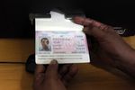 Melihat Cara Kerja Petugas Imigrasi