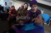 Ada juga kursus rias kecantikan.