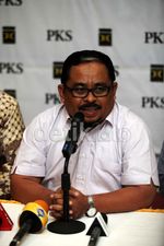 Jadi Tersangka, Luthfi Hasan Gelar Jumpa Pers