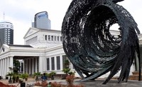 Patung ini berada di halaman Museum Nasional.