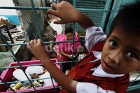 Para pedagang pun akhirnya kembali berjualan seperti biasanya.