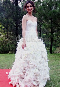 Cantiknya Atiqah Hasiholan. (Ridho/detikHOT)