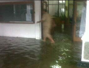 Pemkot Batu Banjir Akibat Hujan Deras