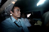 Luthfi yang ditetapkan KPK sebagai tersangka kasus dugaan suap impor daging sapi dibawa ke KPK.