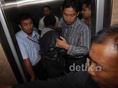 KPK Jemput Luthfi Hasan