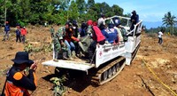 Badan Penanggulangan Bencana Daerah (BPBD) Sumatera Barat sudah berhasil mengevakuasi korban longsor Jorong Data Kampung Dedok Nagari Sungai Batang, Kecamatan Tanjuang Raya, Kabupaten Agam, Sumatera Barat sebanyak 17 orang. (Dokumentasi JK)