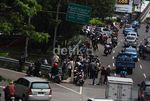 Aksi Panjat SUTET Jadi Tontonan
