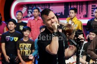 Aksi Ahmad Dhani di DahSyat. Gus Mun/detikHOT.