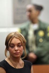 Lindsay Lohan tampak lesu saat menghadiri persidangan di Los Angeles, California, Rabu (30/1/2013). David McNew/Getty Images.