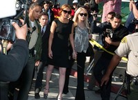 Bintang 'Mean Girls' itu hadir didampingi oleh sang ibunda dan pengacaranya. Valerie Macon/Getty Images.