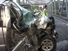 Truk Tronton vs Panther, Anggota TNI Luka Parah