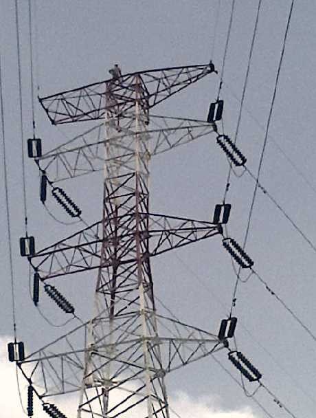 Agustinus Usir Penjemputnya di Tower Senayan dengan Tongkat