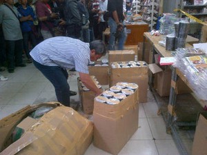 Razia Ditjen HKI Jaring 6 Ton VCD & DVD Bajakan di Plaza Glodok
