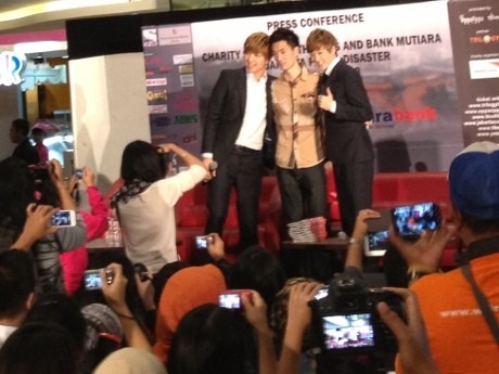 Lelang di Jakarta, CD Bertanda Tangan U-Kiss Terjual Rp 3,5 Juta