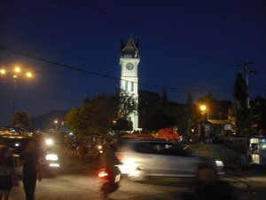 Traveling ke Bukittinggi, Jangan Cepat Tidur di Malam Hari