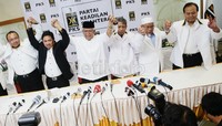 Ketua Majelis Syuro PKS Hilmi Aminuddin juga bicara soal kasus yang menerpa Luthfi Hasan Ishaaq. Menurut Hilmi, kasus Luthfi merupakan ujian bagi PKS.