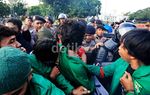 Kritik Pemerintah, Mahasiswa-Polisi Saling Dorong