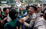Kritik Pemerintah, Mahasiswa-Polisi Saling Dorong