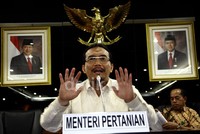 Suswono menggelar jumpa pers di Kementan, Ragunan, Jakarta, Jumat (1/2/2013). Ramses/detikFoto.