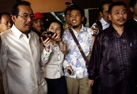 Suswono mengakui saat ini terkait harga daging yang naik ada masalah gangguan logistik dan budaya masyarakat yang menjual sapi. Rencananya akan segera diterapkan distribusi kereta khusus daging sapi dari Jawa Timur ke Jakarta. Ramses/detikFoto.