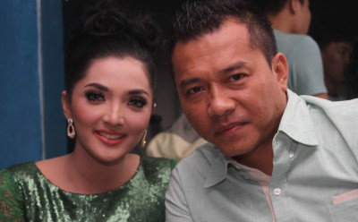 Jenguk Raffi Ahmad, Anang & Ashanty Bawa Buah-buahan