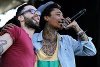 Maroon 5 sukses berkolaborasi dengan Wiz Khalifa lewat single 'Payphone'. Patrick Smith/Getty Images.