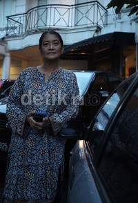 Ibu dua anak ini melambung sejak keterlibatannya di beberapa film yang dibesut oleh sutradara besar almarhum Arifin C Noer, suaminya.