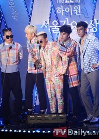 Bigbang memenangkan penghargaan Bonsang dan G-Dragon sendiri meraih Record of the Year. (TV Daily)