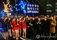 Para KPop Idol di acara '22nd Seoul Music Awards'. (Yonhap News)