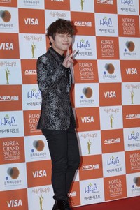 K.Will dinobatkan sebagai Penyanyi R&B/Ballad Terbaik. Reuters/TenAsia/Park Jin-soo.