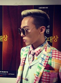 Leader Bigbang, G-Dragon mengunggah foto dirinya saat hadir di acara '22nd Seoul Music Awards' lewat akun pribadi Instagramnya. (Instagram)