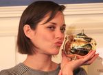 Marion Cotillard Raih Penghargaan Women of The Year