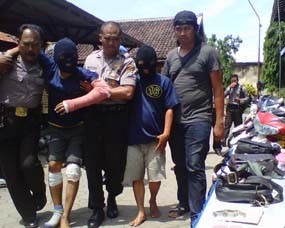 Spesialis Ranmor Mini Market Ditembak Polisi