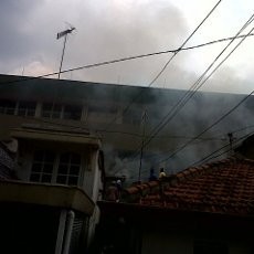 Dua Rumah Terbakar Samping SMA BPI