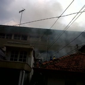 Dua Rumah Terbakar Samping SMA BPI