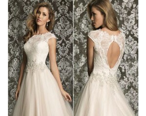 5 Inspirasi Gaun Pernikahan Berbahan Lace yang Anggun