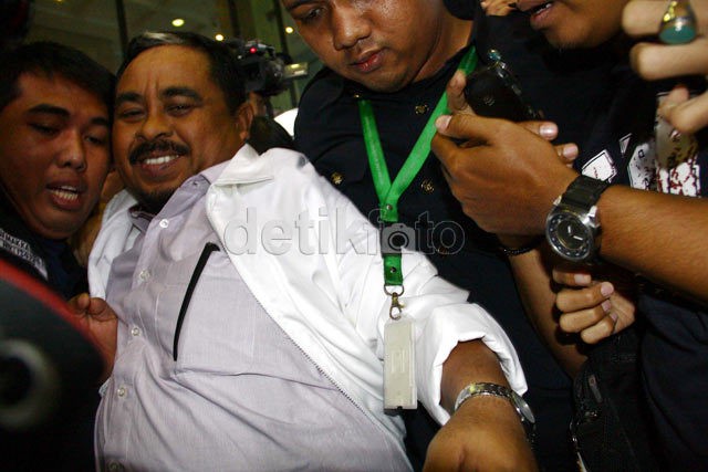 Fathanah Temui Luthfi di DPR Sebelum Ambil Rp 1 M di PT Indoguna
