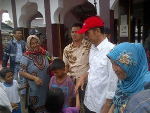 Jokowi Keliling Sebar Bantuan ke 11 Lokasi Banjir