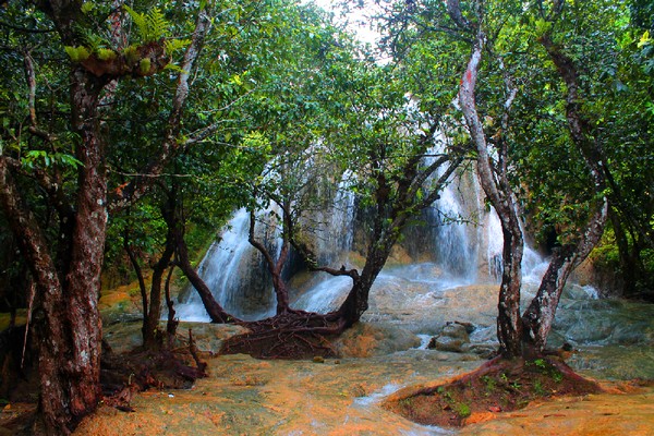 Air Terjun Pantai Pelang Kesejukan Ala Trenggalek