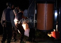 Seluruh bom rakitan itu dimasukkan petugas ke dalam bomb basket.