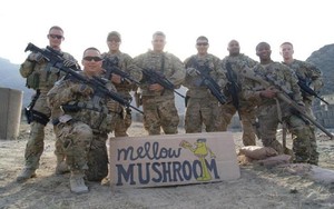 Prajurit dari Afganistan Hadiahi istrinya Pizza Bentuk Hati