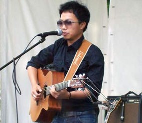 Sandhy Sondoro Bersaing dengan 95 Band untuk Hard Rock Rising London