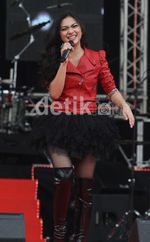 Ariel Tatum Tampil Seksi & Dewasa