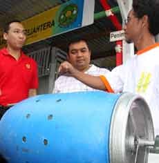 Warga Babatan Wiyung Jinakkan Sampah, Uang pun Melimpah