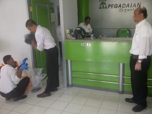 Perampok Berpakaian Safari dan Bercadar Gasak Pegadaian di Samarinda