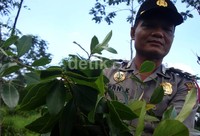 Polisi yang mendapat laporan dari warga langsung mendatangi lokasi.