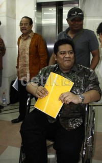 Zulkarnaen Djabar dan Dendy Prasetia saat tiba di gedung KPK untuk mengikuti sidang lanjutan dengan agenda pembacaan nota keberatan (eksepsi). Ramses/detikFoto.