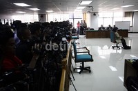 Puluhan wartawan dan ratusan pengunjung mengikuti sidang vonis tersebut. Ramses/detikFoto.