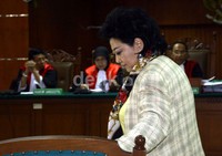Saat hakim ketua Gusrizal mengetuk palu tanda sidang ditutup, mendadak Hartati meminta izin menyampaikan sesuatu. Ramses/detikFoto.