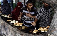 Kue kamir berasal dari kabupaten Pemalang, Jawa Tengah. Umumnya dijual oleh pria berwajah Arab dan wanita bercadar.